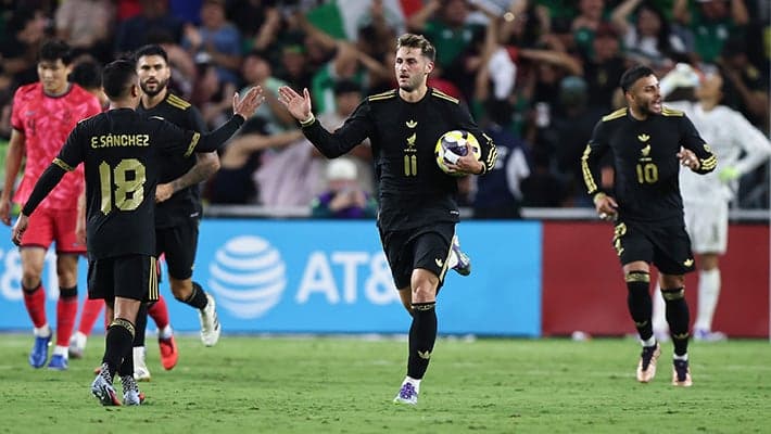 GIMENEZ GOLAZO IN FRIENDLY, ASSIST FOR PULISIC