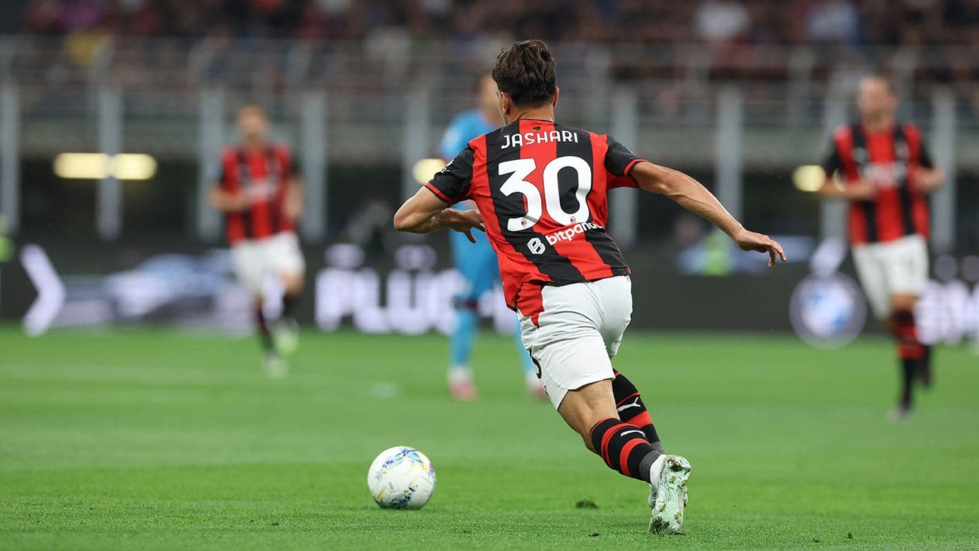 Ardon Jashari during a match at San Siro, Serie A 2025/26.