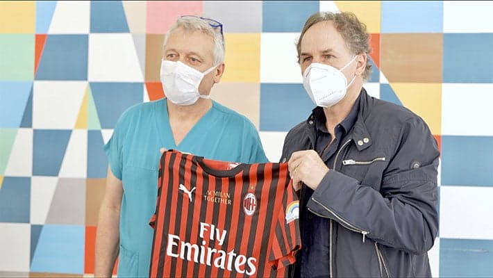 BARESI HANDS OUT THE FIRST 100 SPECIAL SHIRTS