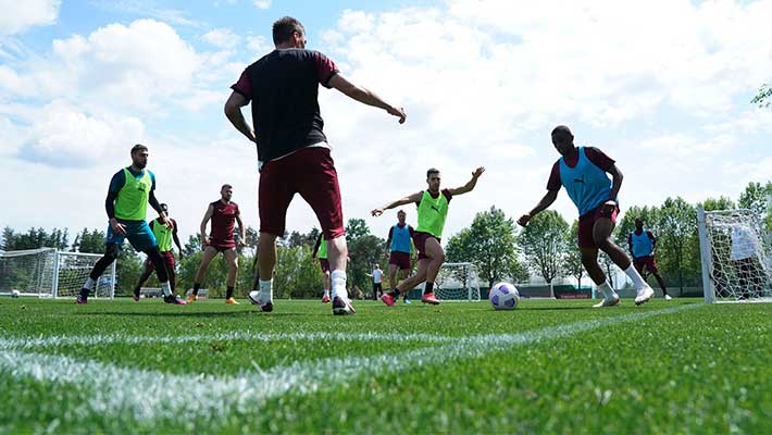 SESSIONE DI ALLENAMENTO A GRUPPI PER I ROSSONERI