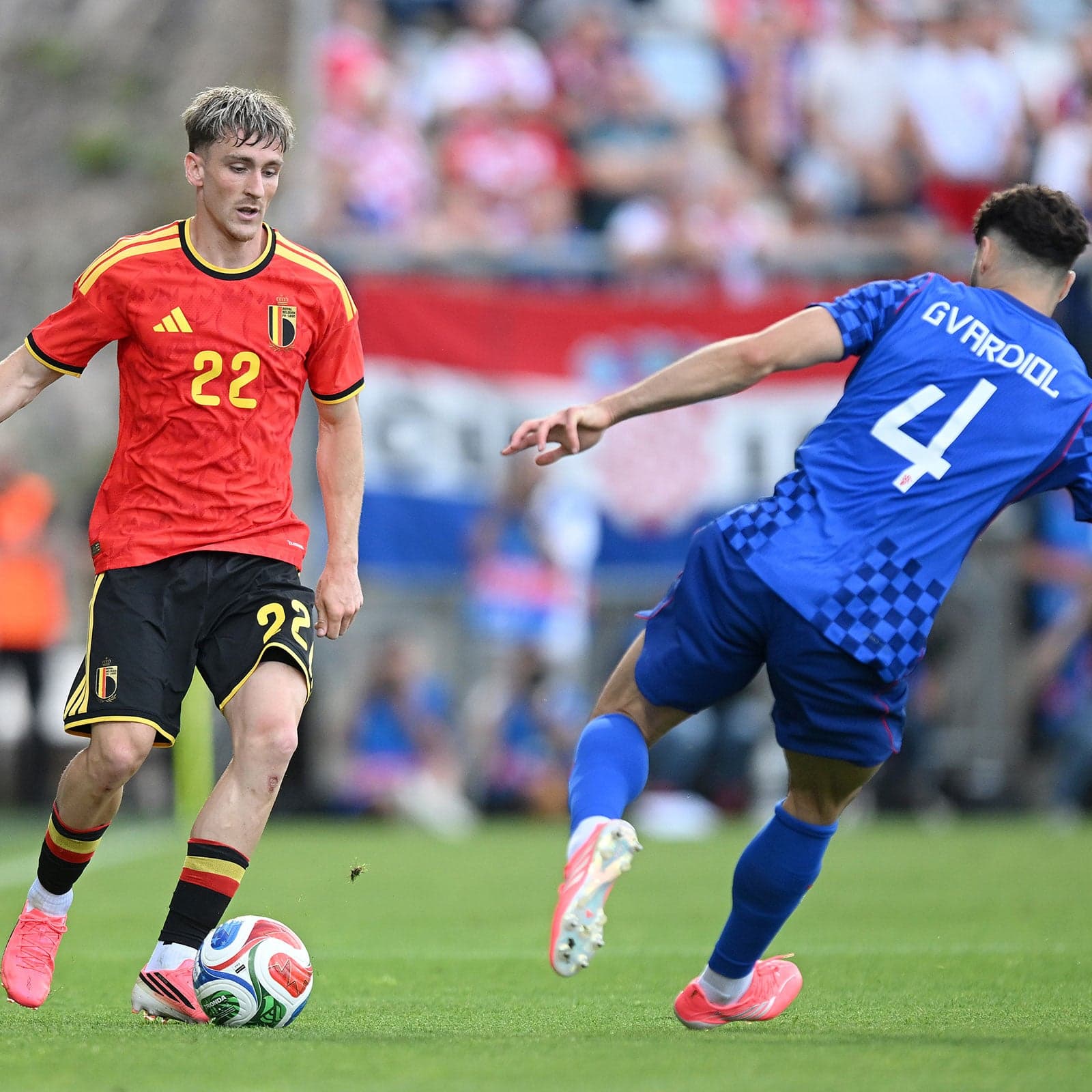 SAELEMAEKERS AND DE WINTER BEAT MODRIĆ
