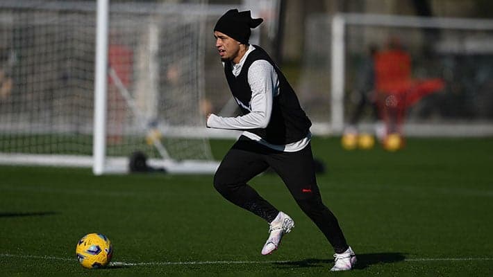ROSSONERI IN CAMPO VERSO LA ROMA