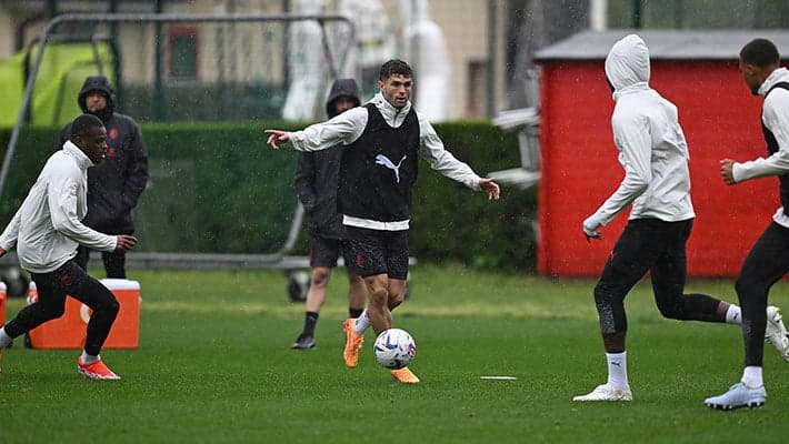 SQUADRA IN CAMPO A MILANELLO