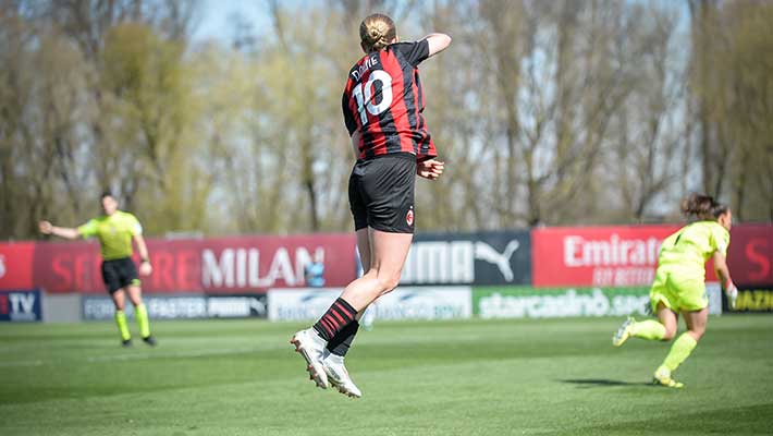 DOWIE GIVES THEM HOPE: A GOAL FOR THE FINAL SPRINT