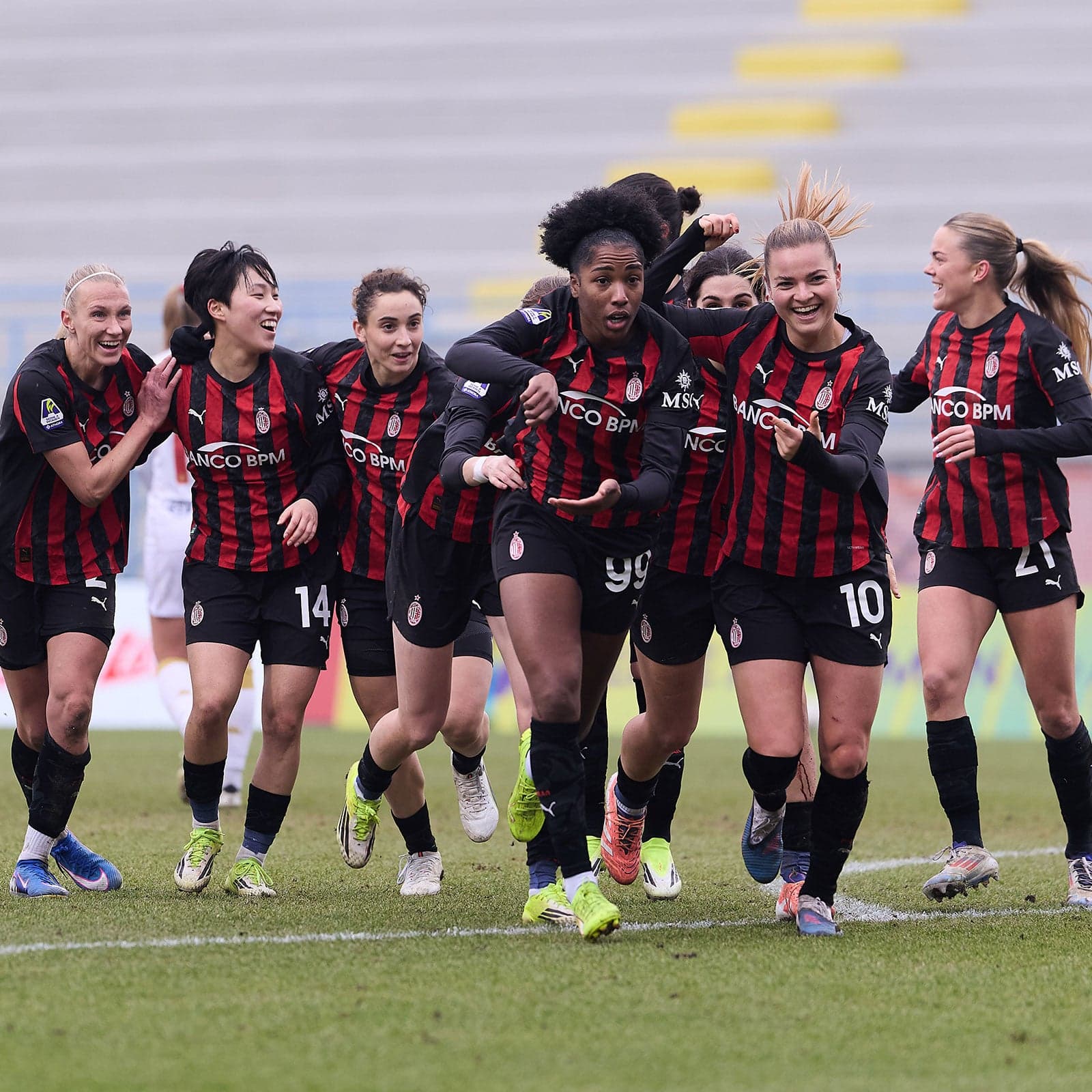 VAN DOOREN LEADS AC MILAN TO A 2-1 VICTORY OVER GENOA