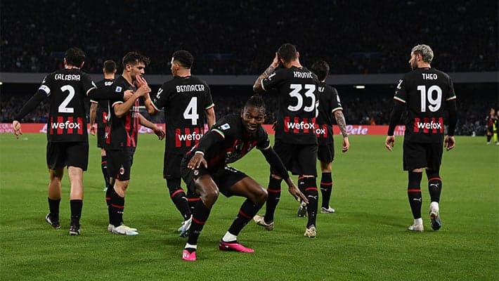 AC MILAN FIRE FOUR PAST NAPOLI