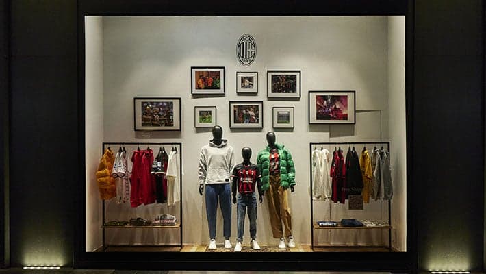 AC MILAN IN THE HEART OF THE CITY FOR RED&BLACK FRIDAY