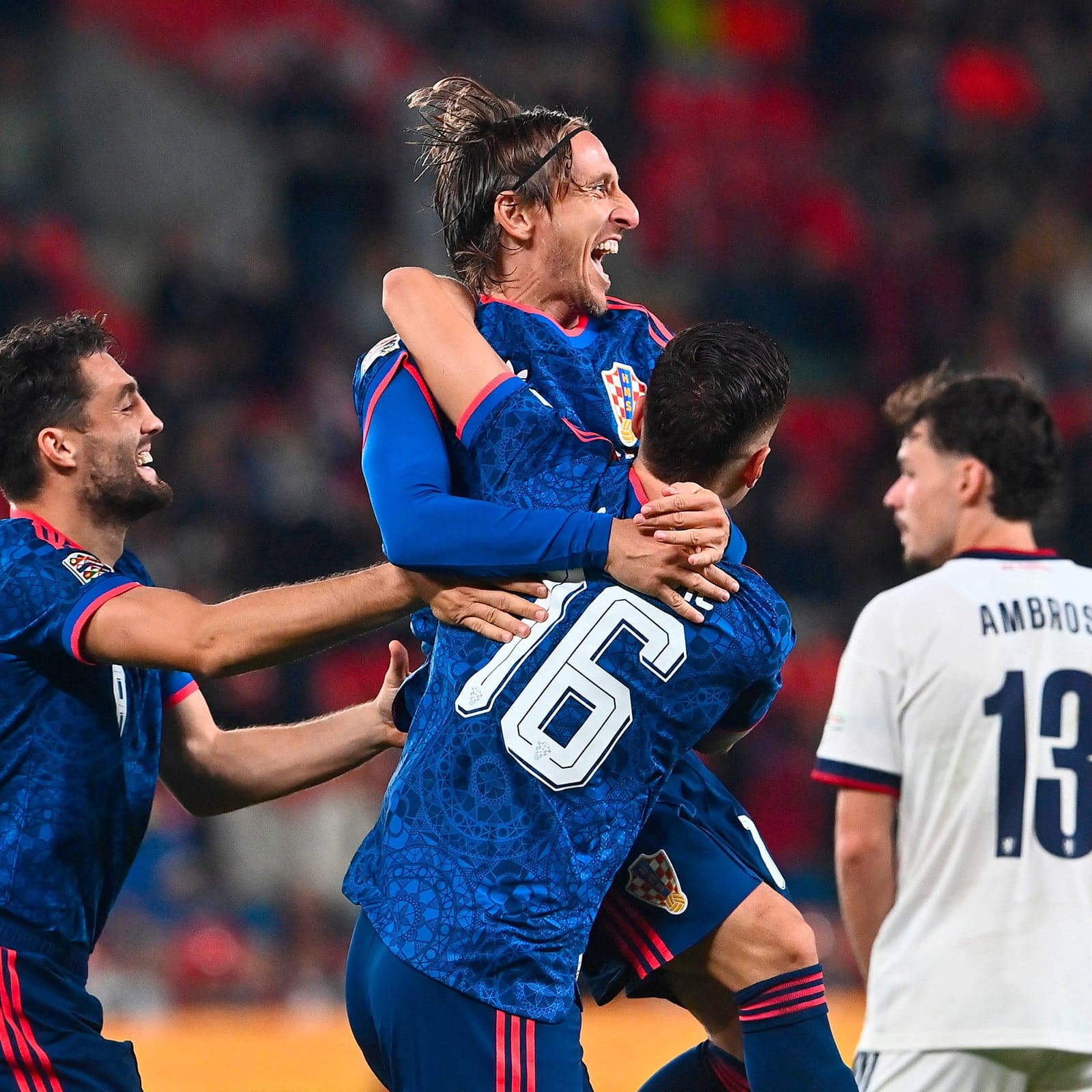 MODRIĆ IN GOL, VINCONO ANCHE JASHARI E MUSAH