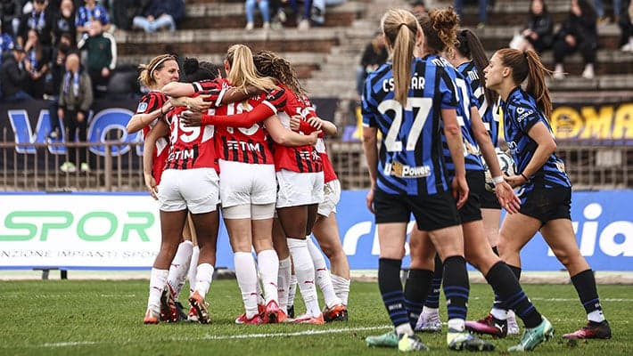 ROSSONERE, TRIPLA RIMONTA NEL DERBY