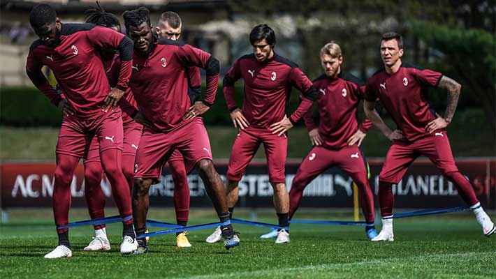ROSSONERI IN CAMPO PER PREPARARE MILAN-GENOA