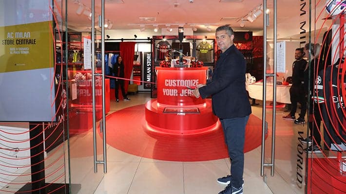 AC MILAN CELEBRATES OPENING OF NEW ROSSONERI SPACE IN CENTRAL STATION
