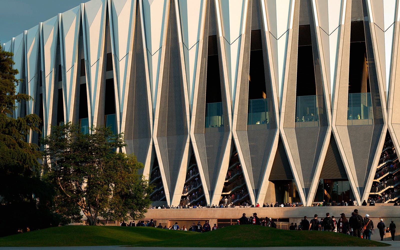 An exposed-concrete structure, the X-frame runs across the façade and supports the roof
