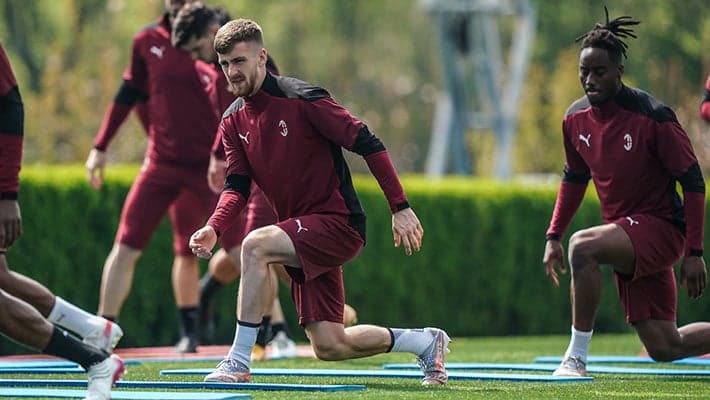 ROSSONERI IN CAMPO VERSO LA LAZIO