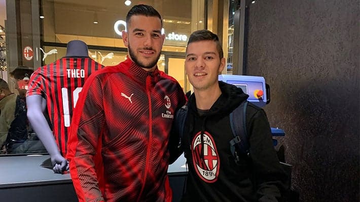 MEET&GREET: L'ABBRACCIO DEI TIFOSI PER THEO