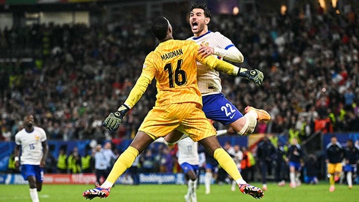THEO DECISIVO, LA FRANCIA VOLA IN SEMIFINALE