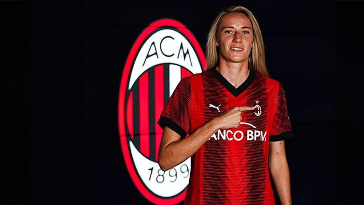 JULIE PIGA JOINS AC MILAN