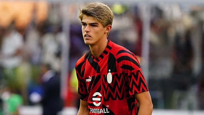 AC MILAN v INTER: THE OFFICIAL LINE-UPS