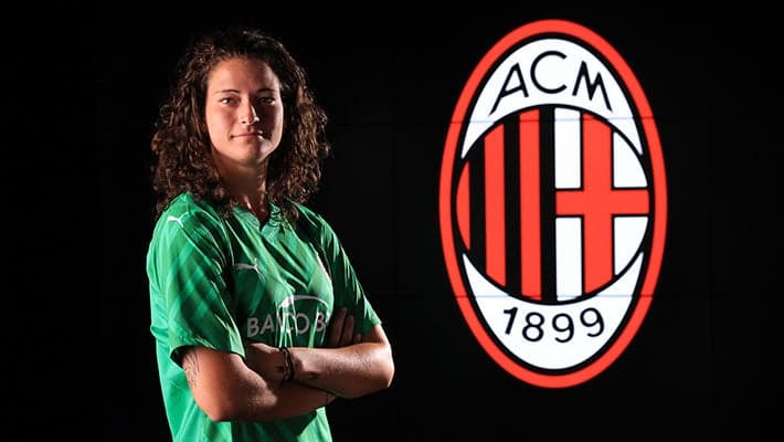MATILDE COPETTI IN ROSSONERO